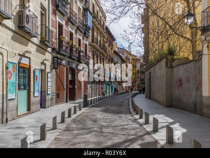 Madrid, Espagne - Madrid est un spectacle d'édifices anciens, ruelle étroite, infrastructures modernes. Ici dans l'image un aperçu de la Vieille Ville Banque D'Images