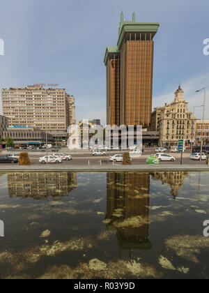 Madrid, Espagne - Madrid est un spectacle d'édifices anciens, ruelle étroite, infrastructures modernes. Ici dans l'image un aperçu de la Vieille Ville Banque D'Images