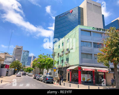Tel Aviv, Israël - le 6 juin 2018 : architecture générique et la ville de Tel Aviv, modernes et de vieux bâtiments dans le centre de rues de Tel Aviv-Ya Banque D'Images