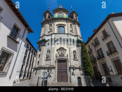 Madrid, Espagne - Madrid est un spectacle d'édifices anciens, ruelle étroite, infrastructures modernes. Ici dans l'image un aperçu de la Vieille Ville Banque D'Images