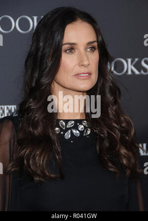 Demi Moore arrivant à Mr BROOKS Premiere au Chinese Theatre de Los Angeles. Très gros plan MooreDemi 161 Red Carpet Event, Vertical, USA, Cinéma, Célébrités, photographie, Bestof, Arts, Culture et divertissement, Célébrités Topix fashion / Vertical, Best of, événement dans la vie d'Hollywood, Californie - Tapis rouge et en backstage, USA, Cinéma, Célébrités, cinéma, télévision, Célébrités célébrités musique, photographie, Arts et culture, Bestof, divertissement, Topix headshot, vertical, une personne, à partir de l'an 2007, enquête tsuni@Gamma-USA.com Banque D'Images