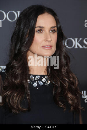 Demi Moore arrivant à Mr BROOKS Premiere au Chinese Theatre de Los Angeles. Très gros plan MooreDemi 187 Red Carpet Event, Vertical, USA, Cinéma, Célébrités, photographie, Bestof, Arts, Culture et divertissement, Célébrités Topix fashion / Vertical, Best of, événement dans la vie d'Hollywood, Californie - Tapis rouge et en backstage, USA, Cinéma, Célébrités, cinéma, télévision, Célébrités célébrités musique, photographie, Arts et culture, Bestof, divertissement, Topix headshot, vertical, une personne, à partir de l'an 2007, enquête tsuni@Gamma-USA.com Banque D'Images