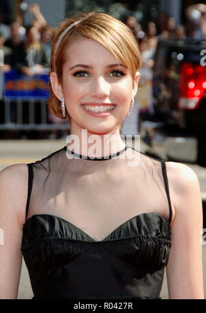 Emma Roberts en arrivant à la Nancy Drew Première au Chinese Theatre de Los Angeles. portrait contact oculaire noir sourire dressRobertsEmma 202 Red Carpet Event, Vertical, USA, Cinéma, Célébrités, photographie, Bestof, Arts, Culture et divertissement, Célébrités Topix fashion / Vertical, Best of, événement dans la vie d'Hollywood, Californie - Tapis rouge et en backstage, USA, Cinéma, Célébrités, cinéma, télévision, Célébrités célébrités musique, photographie, Arts et culture, Bestof, divertissement, Topix headshot, vertical, une personne, à partir de l'an 2007, enquête tsuni@Gamma-USA. Banque D'Images