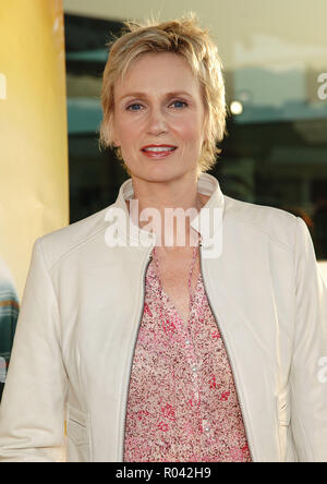 Jane Lynch arrivant à la 40 Year-Old Virgin à l'Arclight Theatre de Los Angeles. Le 11 août 2005.LynchJane084 Red Carpet Event, Vertical, USA, Cinéma, Célébrités, photographie, Bestof, Arts, Culture et divertissement, Célébrités Topix fashion / Vertical, Best of, événement dans la vie d'Hollywood, Californie - Tapis rouge et en backstage, USA, Cinéma, Célébrités, cinéma, télévision, Célébrités célébrités musique, photographie, Arts et culture, Bestof, divertissement, Topix headshot, vertical, une personne, à partir de l'an 2005, enquête tsuni@Gamma-USA.com Banque D'Images