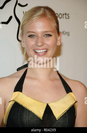 Carly Schroeder arrivant à la bouc Awards, les femmes dans les sports à l'hôtel Beverly Hilton à Los Angeles. portrait contact oculaire smileSchroederCarly027 Red Carpet Event, Vertical, USA, Cinéma, Célébrités, photographie, Bestof, Arts, Culture et divertissement, Célébrités Topix fashion / Vertical, Best of, événement dans la vie d'Hollywood, Californie - Tapis rouge et en backstage, USA, Cinéma, Célébrités, cinéma, télévision, Célébrités célébrités musique, photographie, Arts et culture, Bestof, divertissement, Topix headshot, vertical, une personne, à partir de l'an 2007, enquête tsuni@Gamma- Banque D'Images