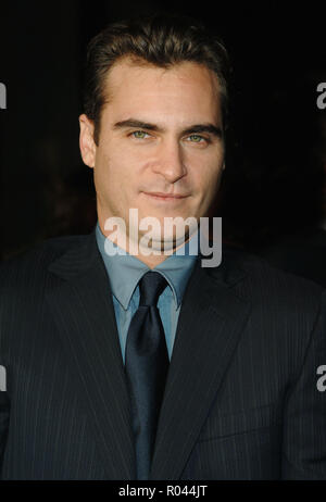 Joaquim Phoenix arrivant à la MARCHE LA PREMIERE LIGNE AFI Film Festival Soirée d'ouverture au Cinerama Dome à Los Angeles. 3 novembre 2005PhoenixJoaquim003 Red Carpet Event, Vertical, USA, Cinéma, Célébrités, photographie, Bestof, Arts, Culture et divertissement, Célébrités Topix fashion / Vertical, Best of, événement dans la vie d'Hollywood, Californie - Tapis rouge et en backstage, USA, Cinéma, Célébrités, cinéma, télévision, Célébrités célébrités musique, photographie, Arts et culture, Bestof, divertissement, Topix headshot, vertical, une personne, à partir de l'an 2005, enquête ts Banque D'Images