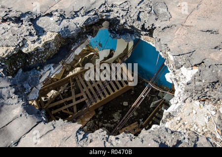 La guerre en Ukraine. Shyrokyne d'établissement, région de Donetsk. Septembre 2018. Bâtiments détruits à la suite d'actions militaires des envahisseurs russes Banque D'Images