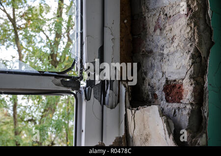 La guerre en Ukraine. Shyrokyne d'établissement, région de Donetsk. Septembre 2018. Bâtiments détruits à la suite d'actions militaires des envahisseurs russes Banque D'Images