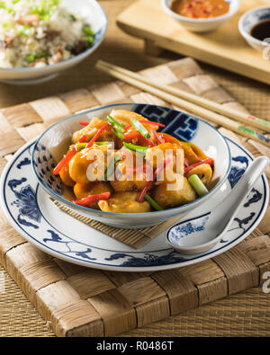 Porc aigre-doux avec du riz frit. Chinese food Banque D'Images