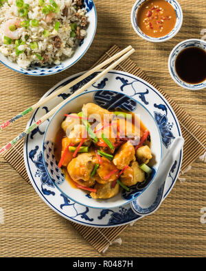 Porc aigre-doux avec du riz frit. Chinese food Banque D'Images
