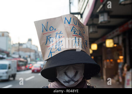 Kyoto, au Japon, une femme qui manifestent contre les armes nucléaires Banque D'Images