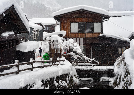 Shirakawa-go, Japon, résidences modernes Banque D'Images