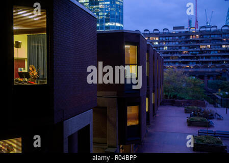 Logement et de Barbican Arts Complex dans la ville de London, London England UK. Octobre 2018. L'École de musique Guildhall Banque D'Images