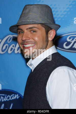 Chris Richardson arrivant à l'American Idol, le Top 12 des candidats à la finale à l'Astra Restaurant à Los Angeles. portrait sourire les yeux hatRichardsonChris033 Red Carpet Event, Vertical, USA, Cinéma, Célébrités, photographie, Bestof, Arts, Culture et divertissement, Célébrités Topix fashion / Vertical, Best of, événement dans la vie d'Hollywood, Californie - Tapis rouge et en backstage, USA, Cinéma, Célébrités, cinéma, télévision, Célébrités célébrités musique, photographie, Arts et culture, Bestof, divertissement, Topix headshot, vertical, une personne, à partir de l'an 2007, Banque D'Images