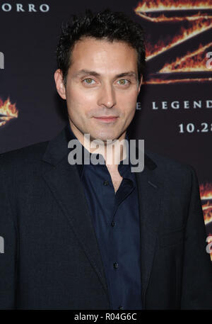 Rufus Sewell arrivant à la légende de Zorro Première à l'Orpheum Theatre dans le centre-ville de Los Angeles. SewellRufus157 Red Carpet Event, Vertical, USA, Cinéma, Célébrités, photographie, Bestof, Arts, Culture et divertissement, Célébrités Topix fashion / Vertical, Best of, événement dans la vie d'Hollywood, Californie - Tapis rouge et en backstage, USA, Cinéma, Célébrités, cinéma, télévision, Célébrités célébrités musique, photographie, Arts et culture, Bestof, divertissement, Topix headshot, vertical, une personne, à partir de l'an 2005, enquête tsuni@Gamma-USA.com Banque D'Images