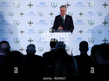 FAI Directeur John Delaney au cours de l'annonce à Windsor Park, Belfast, que l'initiative d'IFA pour effectuer une offre conjointe pour le championnat U21 de l'UEFA 2023. Banque D'Images