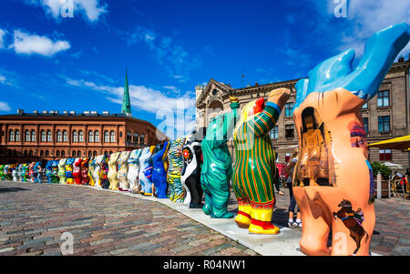 Place de la Cathédrale du Dôme, United Buddy Bears, l'Art de la tolérance, de Riga, Lettonie, Pays Baltes, Europe Banque D'Images