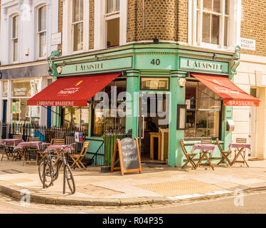 La jolie L' absinthe restaurant et café à Primrose Hill, Londres, Angleterre, Royaume-Uni, Europe Banque D'Images