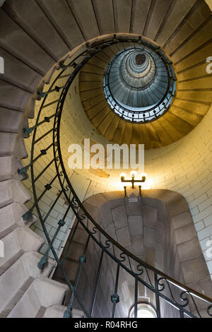 L'escalier de l'Escargot Eckmühl phare en Bretagne, France Banque D'Images
