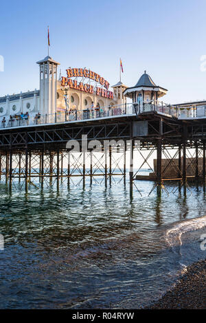 Palace Pier de Brighton, East Sussex, Angleterre, Royaume-Uni, Europe Banque D'Images