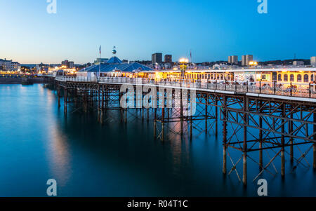 Brighton Palace Pier la nuit, East Sussex, Angleterre, Royaume-Uni, Europe Banque D'Images