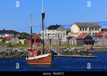 Alnes, village de pêcheurs, l'île de Godoy Alesund Ville, More og Romsdal County, Norway, Scandinavia, Europe Banque D'Images