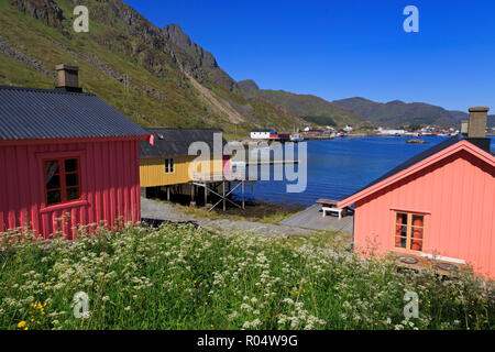 Cabanes de pêche (Rorbuer), Ballstad Village de pêcheurs, les îles Lofoten, l'Arctique, comté de Nordland, Norvège, Scandinavie, Europe Banque D'Images