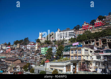 Vue sur Ville en regardant vers le Christ, l'église de Simla Shimla (), l'Himachal Pradesh, en Inde, en Asie Banque D'Images