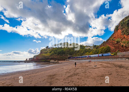 Exmouth, Devon, UK - 26 OCT 2018 : classe GWR 43 Train à Grande Vitesse à Coryton's Cove entre Exmouth et Teignmouth. Banque D'Images