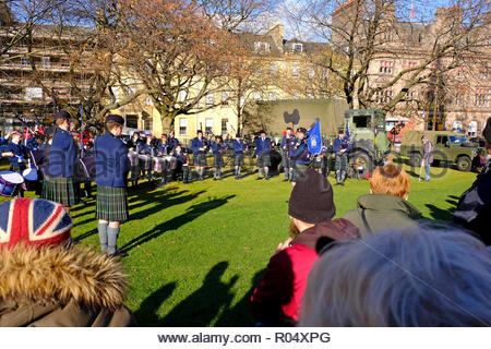 Edinburgh, Royaume-Uni. 1er novembre 2018. Pavot d'édimbourg jour hébergé par PoppyScotland à St Andrew Square. George Heriot's Pipe Band de l'École d'effectuer. Credit : Craig Brown/Alamy Live News. Banque D'Images