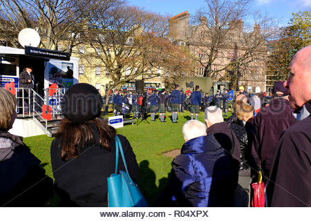 Edinburgh, Royaume-Uni. 1er novembre 2018. Pavot d'édimbourg jour hébergé par PoppyScotland à St Andrew Square. George Heriot's Pipe Band de l'École d'effectuer. Credit : Craig Brown/Alamy Live News. Banque D'Images