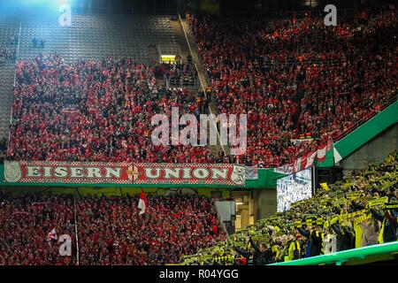 Dortmund, Allemagne. 31 octobre, 2018. firo : 31.10.2018, football, DFB Pokal, saison 2018/2019, BVB, Borussia Dortmund - Union Berlin, fans, Union européenne, foulards, écharpes, drapeaux, dans le monde de l'utilisation | Crédit : afp/Alamy Live News Banque D'Images