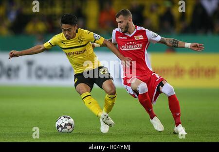 Dortmund, Allemagne. 31 octobre, 2018. firo : 31.10.2018, football, DFB Pokal, saison 2018/2019, BVB, Borussia Dortmund - Union Berlin, duels, Shinji Kagawa, BVB Borussia Dortmund, plein la figure, l'utilisation de crédit dans le monde entier | : dpa/Alamy Live News Banque D'Images