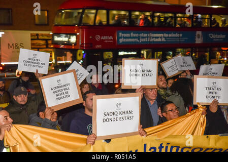 Sept Sœurs, Londres, Royaume-Uni. 1er novembre 2018. Les commerçants du marché à l'Amérique Village de sept Sœurs étape une protestation à leur traitement par le Conseil de Haringey et gestion du village. Crédit : Matthieu Chattle/Alamy Live News Banque D'Images