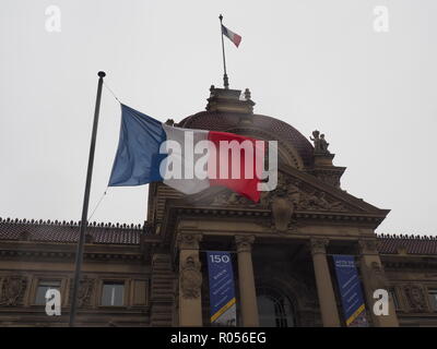 30 octobre 2018, la France (France), Straßburg : Rheinpalast se trouve à la Platz der Republik. Le bâtiment s'appelait Kaiserpalast et a été construit au cours de l'Empire allemand. Strasbourg appartenait à ce moment à l 'allemand Reichsland Alsace-Lorraine'. Photo : Christian Böhmer/dpa Banque D'Images