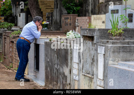 Sao Paulo, Brésil. 2e Nov 2018. Sao Paulo - SP - 02/11/2018 - Jour de la Terminé Sao Paulo - Mouvement dans l'Cemiterio do Araca à Sao Paulo sur le matin de ce jour 2 de novembre jour du défunt Photo : Suamy Beydoun / AGIF : Crédit AGIF/Alamy Live News Banque D'Images