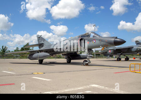 FLORENNES, BELGIQUE - Aug 6, 2008 : Marine française Dassault Super Etendard de chasse sur le tarmac de la base aérienne de Florennes Banque D'Images