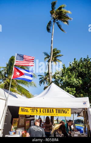 Miami Beach Florida,Ocean Drive,week-end art déco,vente d'exposition de festival d'architecture,tente,vendeurs,stall stands stand marché achat,Hispa Banque D'Images