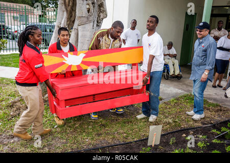 Miami Florida,Little Haiti,Edison Plaza,public Housing,Martin Luther King Jr. Day of Service,MLK,AmeriCorps,City Year,étudiants, volontaire volun Banque D'Images