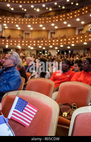Miami Florida,Adrienne Arsht Center,2009 Presidential inaugural simulcast,Barack Obama,événement historique,célébration,audience,siège,américain Banque D'Images