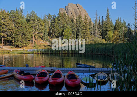 CUSTER, DAKOTA DU SUD, le 16 septembre 2018 : Le Lac Sylvan rivage dans Custer State Park, le Dakota du Sud Banque D'Images