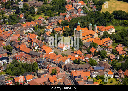 Vue aérienne, collégiale de Saint-boniface Freckenhorst, place de l'église, château, Everwordstraße Freckenhorst, Freckenhorst, Warendorf, Münsterland, Banque D'Images