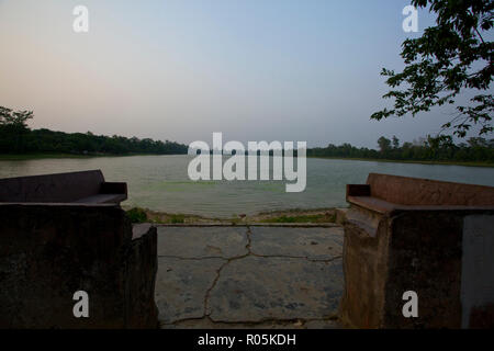 Ramsagar est un réservoir d'eau situé dans le village de Tejpur environ 8 km au sud de Dinajpur ville. Il est considéré comme le plus grand réservoir à l'homme Banque D'Images