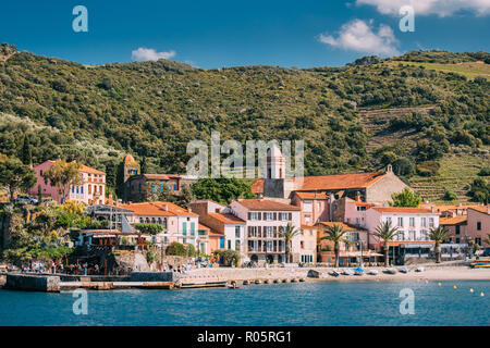 Collioure, France. Collioure vallonné Cityscape In Sunny Spring Day. Banque D'Images