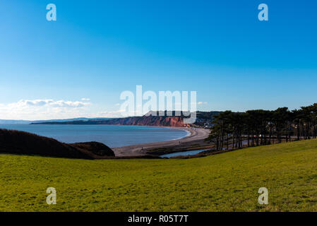 Budleigh Bay, Devon, UK. À l'ouest et montrant tout droit vers le bas de l'Ouest, Point de repère, Budleigh Salterton ville et de la plage et, au premier plan, le stan Banque D'Images