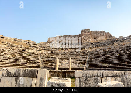 Ruines de l'ancien théâtre à Milet dans la province d'Aydin Turquie. Banque D'Images
