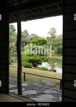 Vue d'un jardin japonais traditionnel paysage en automne ; Villa Impériale de Katsura, Kyoto, Japon Banque D'Images