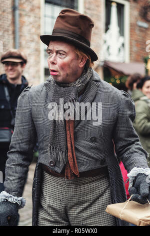 Deventer, Pays-Bas, le 21 décembre 2014 : simple âme l'un des personnages de la célèbre livres de Dickens au cours de la Dickens Festival Banque D'Images