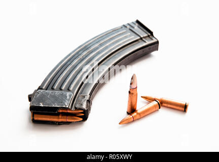 Magazine d'un fusil d'assaut de haute capacité avec des munitions Banque D'Images