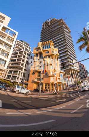 Tel Aviv, Israël - le 6 juin 2018 : architecture générique et la ville de Tel Aviv, modernes et de vieux bâtiments dans le centre de rues de Tel Aviv-Ya Banque D'Images